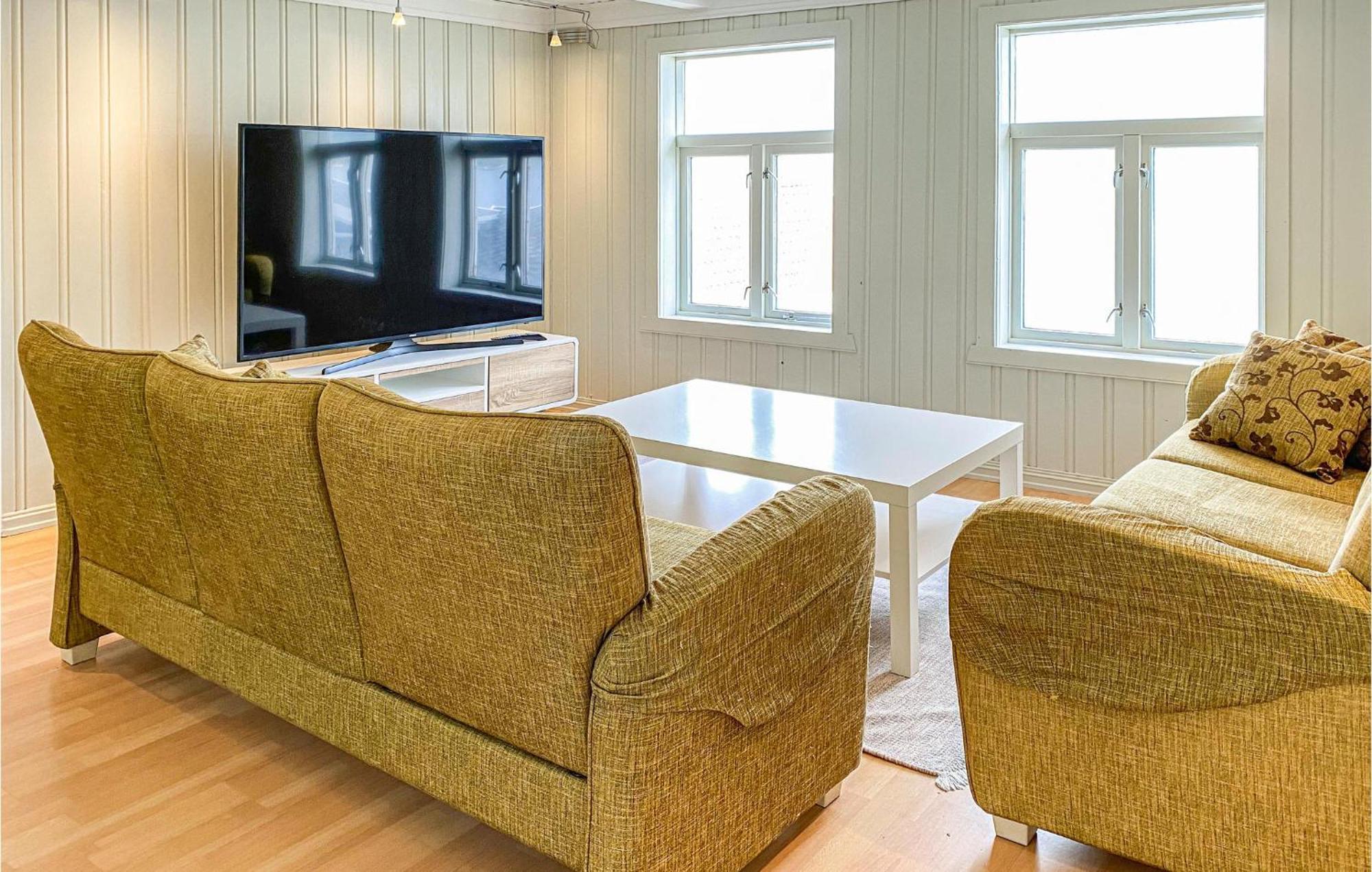 Awesome Home In Kristiansund With House Sea View 외부 사진